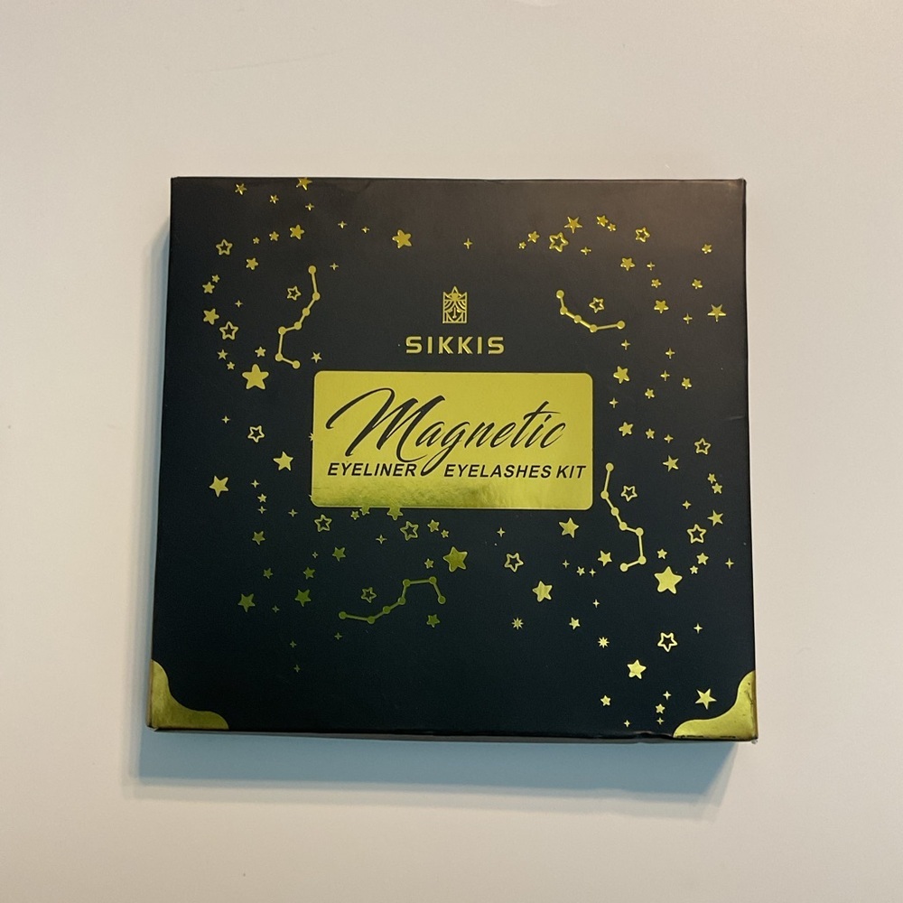 Black and‎ Gold Magnetic Eyeliner and Eyelashes Kit